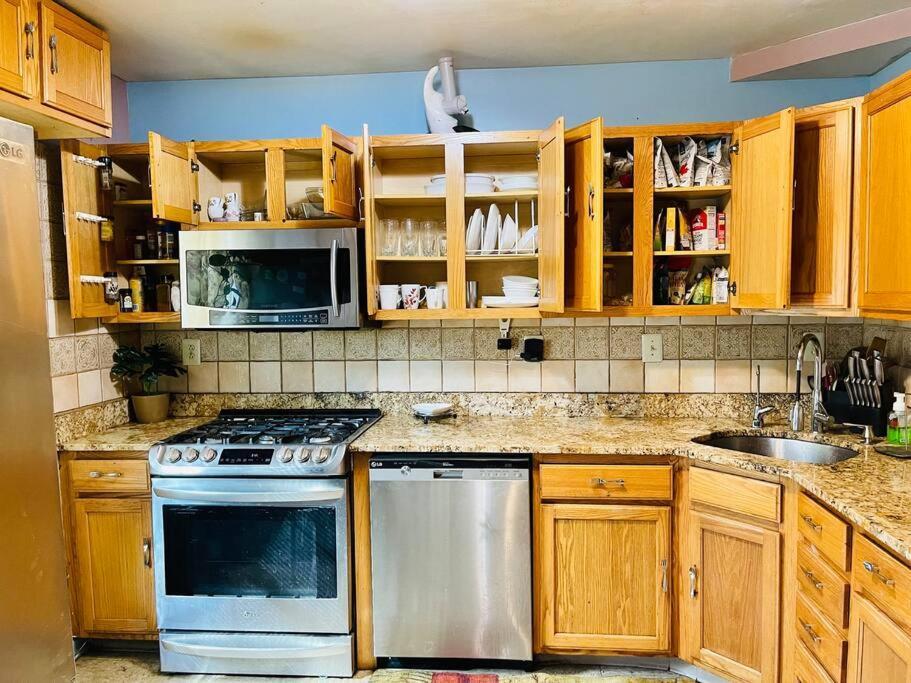 Colorful 3 Bedrooms Twin Home Near Center 费城 外观 照片